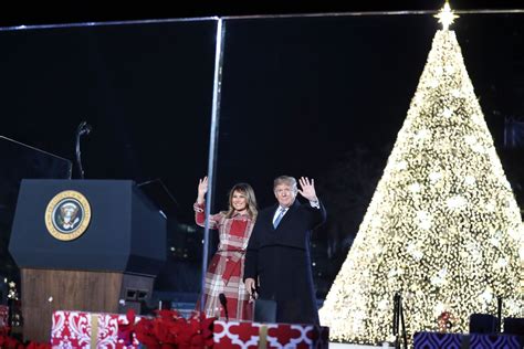 Melania Trump’s Christmas Tree Lighting Coat Has Candy Cane Colors ...