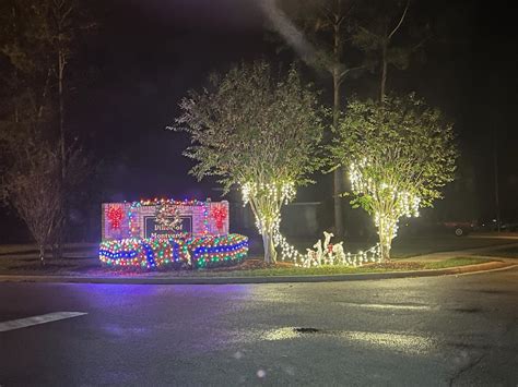 Christmas Lights are up at our Entrance! – Pines of Montverde HOA