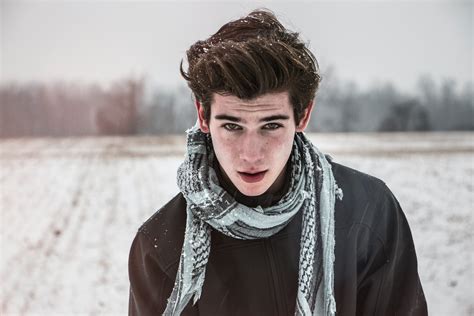 10 Stylish Winter Outfits for Teenage Guys (With Pictures)