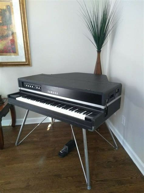 Vintage Yamaha CP70b Electric Acoustic Baby Grand Piano - A440 Pianos