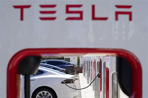 Tesla recalling nearly 16,000 of its 2021-2023 Model S and Model X ...