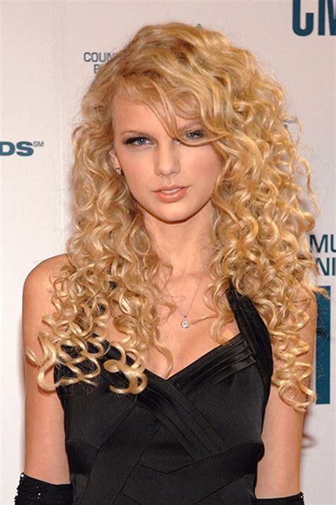 The Beauty Evolution of Taylor Swift, from Curly-Haired Cutie to All ...