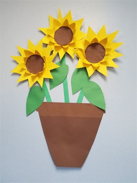 Summer sunflower display for classroom. Using construction paper. | Construction paper art ...