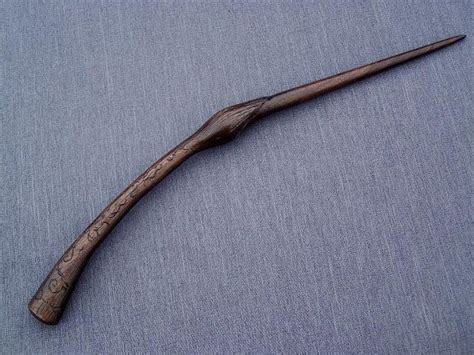 Bellatrix Lestrange 1st Wooden Wand | Bellatrix lestrange, Varinha harry potter, Belatriz lestrange