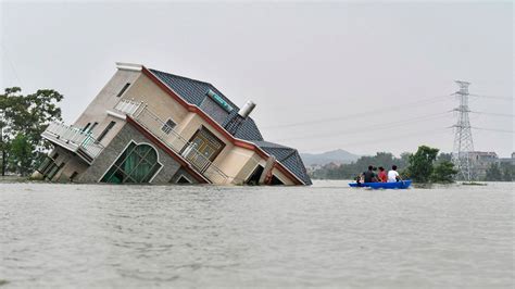 China: At least 14 dead as Yangtze river rises 50ft above flood level | World News | Sky News