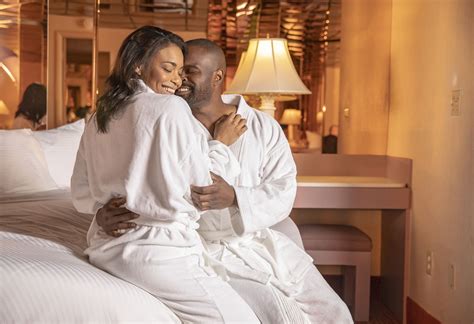 Poconos Suites - Poconos Honeymoon Resorts for Couples | Cove Pocono Resorts