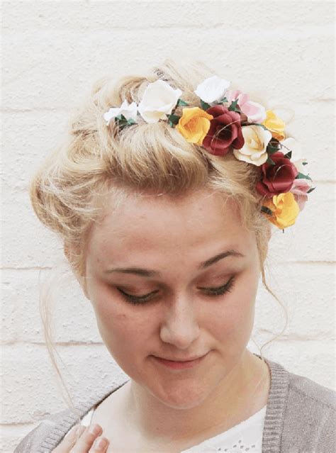 25 Gorgeous Flower Hair Accessories to Wear This Spring