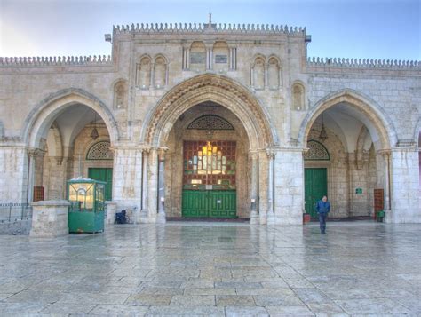 al-Aqsa_mosque_entrance – The Muslim Times