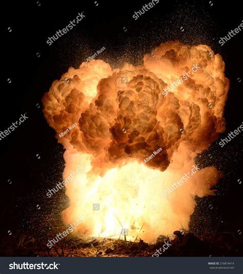 Structure Of A Thermite Reaction. Stock Photo 216814414 : Shutterstock