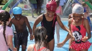 Mum invents cap to help black kids swim - BBC Newsround