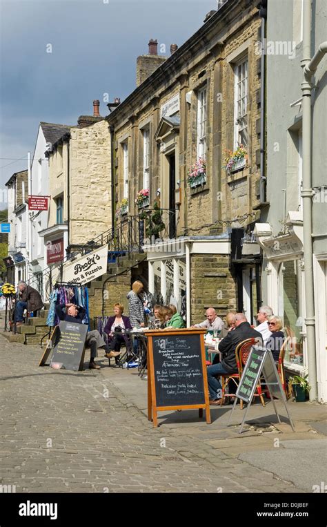 Cafes in Skipton town centre Stock Photo - Alamy