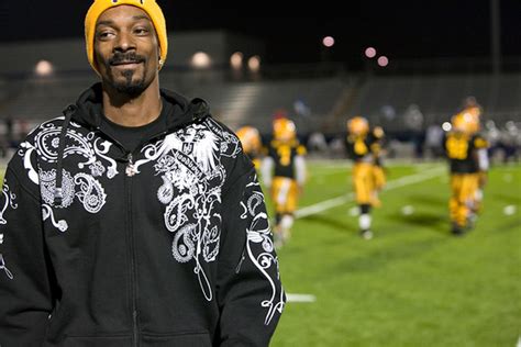 Snoop Dogg Takes Youth Football To The Chi | Global Grind