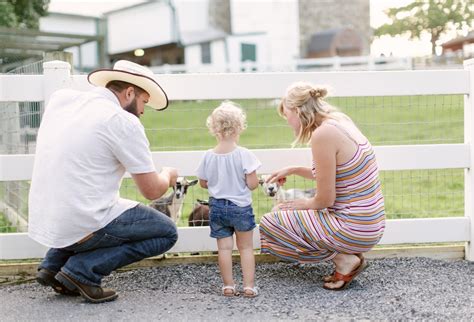 Farm Animal Fun Tour - The Amish Farm and House