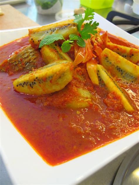 Nasi Lemak Lover: Nyonya-style Asam Fish Curry with Zespri Kiwifruit wedges