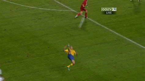 Zlatan Ibrahimovic's Long-Range Bicycle Kick Goal Is A Truly Astounding ...