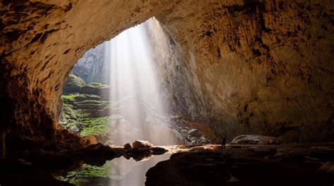 Drone Captures Amazing Footage of the World's Largest Cave in Vietnam