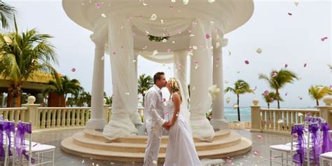 Weddings at Barcelo Maya Palace | Our Honest Review 2024