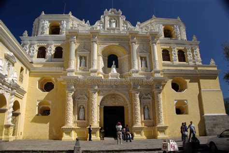 Church in Antigua, Guatemala Editorial Stock Photo - Image of sculpture ...