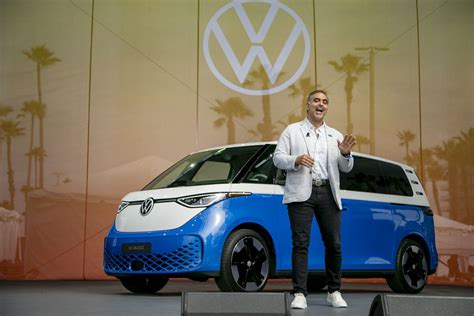 Volkswagen picks Surf City to unveil all-electric Bus update - Los Angeles Times