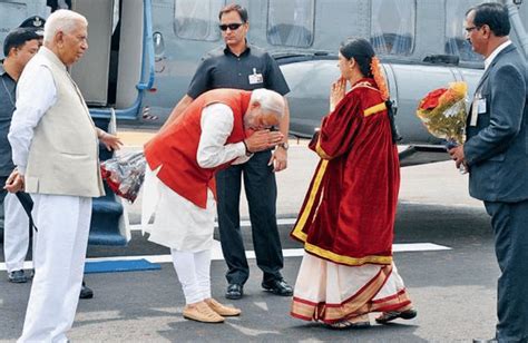 Fact Check of PM Modi Greeting Gautam Adani’s Wife: Images of Modi Greeting Women Misidentified ...