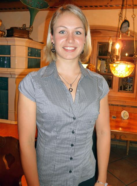 File:Magdalena Neuner Wallgau 2009-2.jpg - Wikimedia Commons