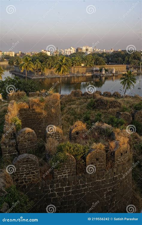 Solapur Fort and Sidheshwar Temple in a Lake Editorial Photography ...