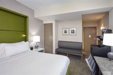 Holiday Inn Express Chicago - Magnificent Mile, an IHG Hotel Chicago, Illinois, US ...