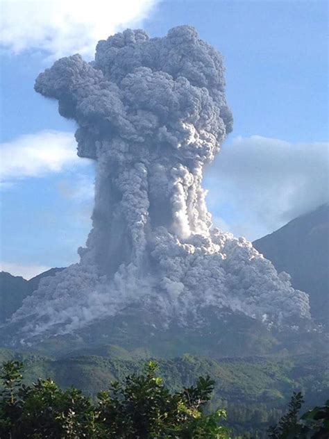 Santiaguito volcano (Guatemala): elevated activity, lava blocks tumble ...