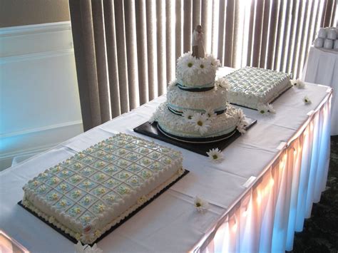 Daisies - Wedding Cake & Sheet Cake | For Goodness Cakes! by Lindsey | Pinterest | Wedding cake ...