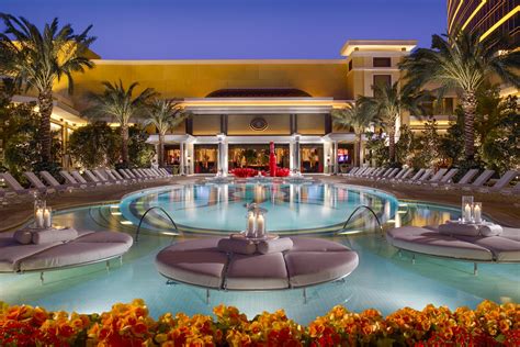 Best Pools In Las Vegas 2024 - Alisa Florida