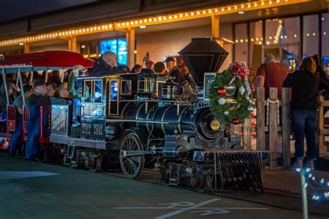 The Christmas Train in Alvin – An Old Fashioned Train Ride Through Lights and Scenery