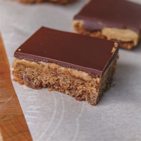 Crunchy Chocolate Bar - Bake With Yen