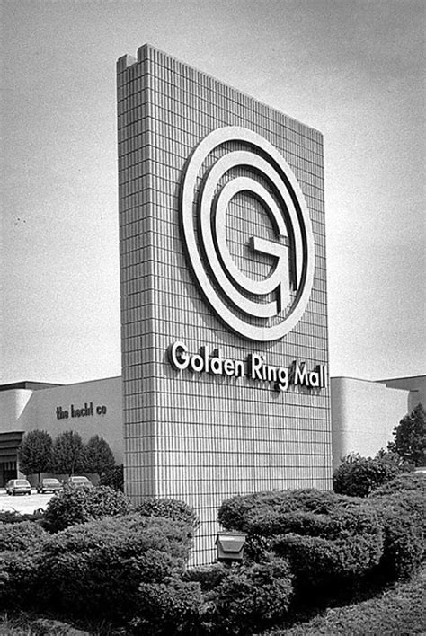 the valley view room. - Golden Ring Mall just outside of Baltimore, MD.