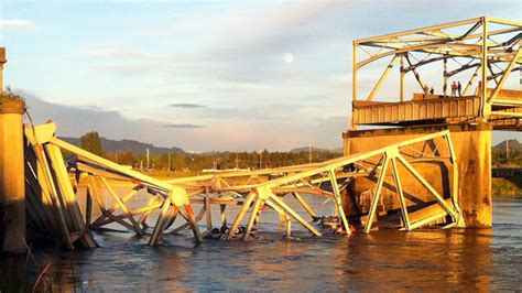 I-5 Bridge Collapse Over Skagit River in Washington Sends Cars, People Into Water - ABC News