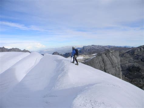 Puncak Jaya (Carstensz Pyramid) | Gunung Bagging