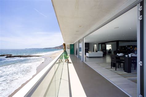 Inside a Malibu Oceanfront Home | Ocean front homes, Open concept floor ...