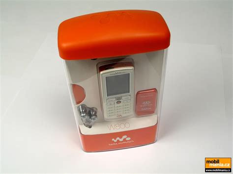 Sony Ericsson W800 pictures, official photos