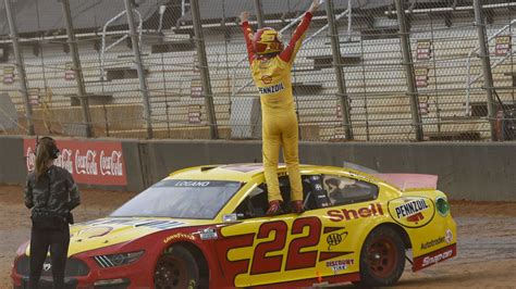 Joey Logano wins Cup Series return to dirt, Bristol Results | Tireball ...