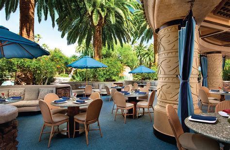 Inside Vegas' Tropical Oasis: The Mirage Hotel - The Jetsetter's Guide