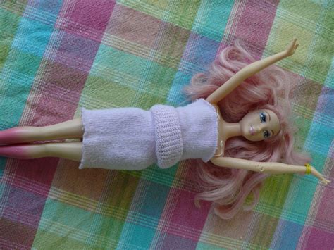 Barbie Clothes From Toddler Socks : 4 Steps - Instructables