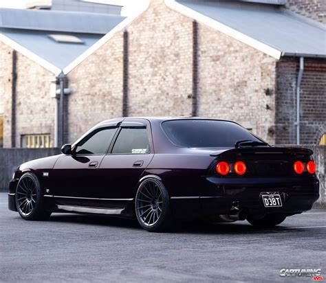 Tuning Nissan Skyline R33 sedan, back