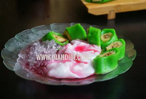 Diah Didi's Kitchen: Es Pisang Ijo Resep Baru