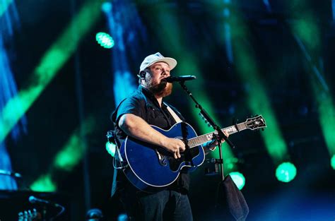 Watch Luke Combs Pay Tribute to Toby Keith With ‘Should've Been a ...