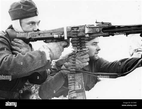 German troops fire an MG42 on the Eastern Front 1943 Stock Photo - Alamy
