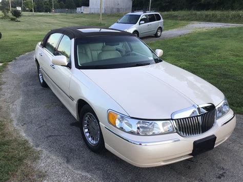 1998 Lincoln Town Car | GAA Classic Cars