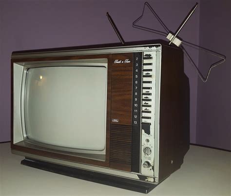 SEARS TOUCH N TUNE VINTAGE TELEVISION SET 13-INCH COLOR TV 1981-1982 ...