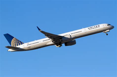 Boeing 757-300 United Airlines. Photos and description of the plane