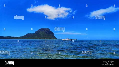 View of Le Morne Brabant Stock Photo - Alamy