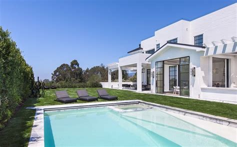 LeBron James puts his mansion in Brentwood, California on the market for $20.5 million | Daily ...