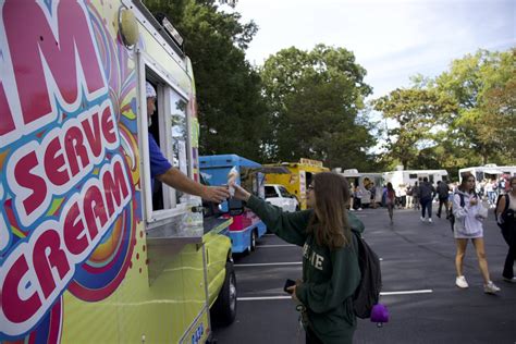 Elon, NC: Elon Dining hosts Food Truck Frenzy - Mobile Food News